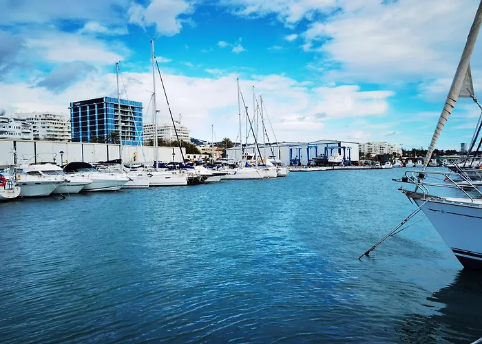 Ohana Botel *